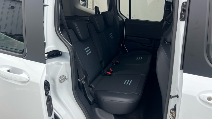Ford Tourneo Courier 100kW Active 46kWh 5dr Auto Electric Estate - Image 38